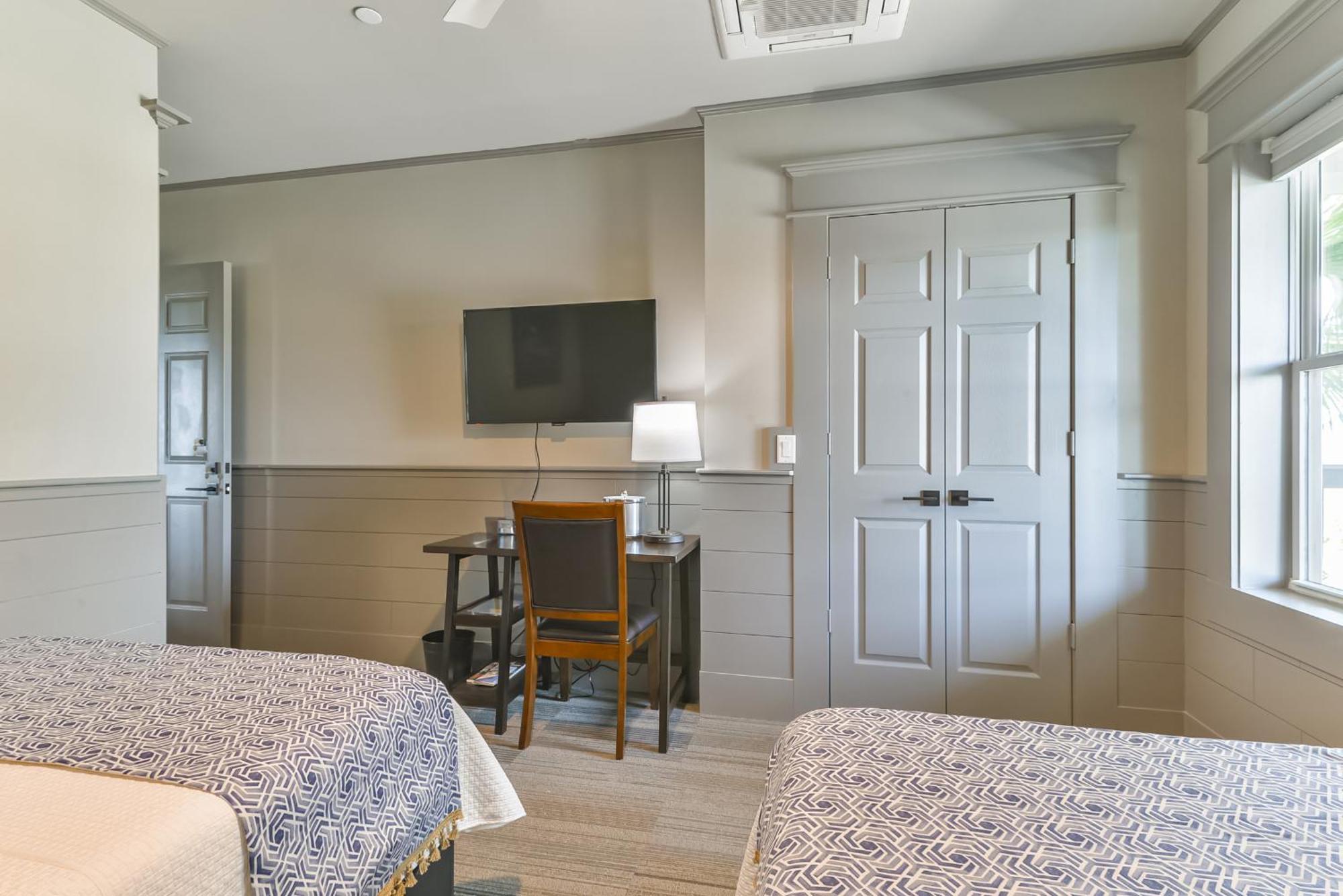 Harborwalk Lodge Hitchcock Екстер'єр фото