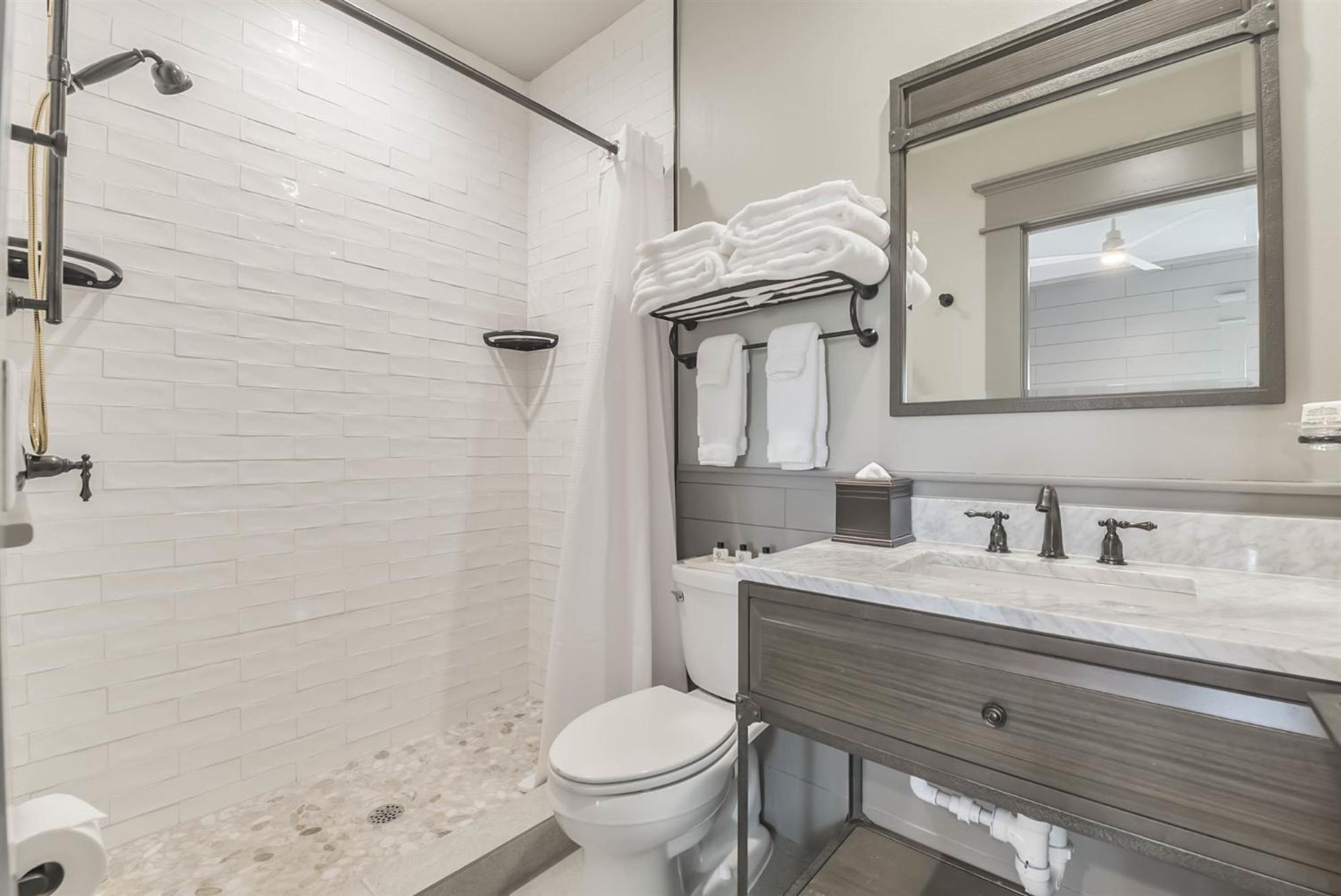 Harborwalk Lodge Hitchcock Екстер'єр фото