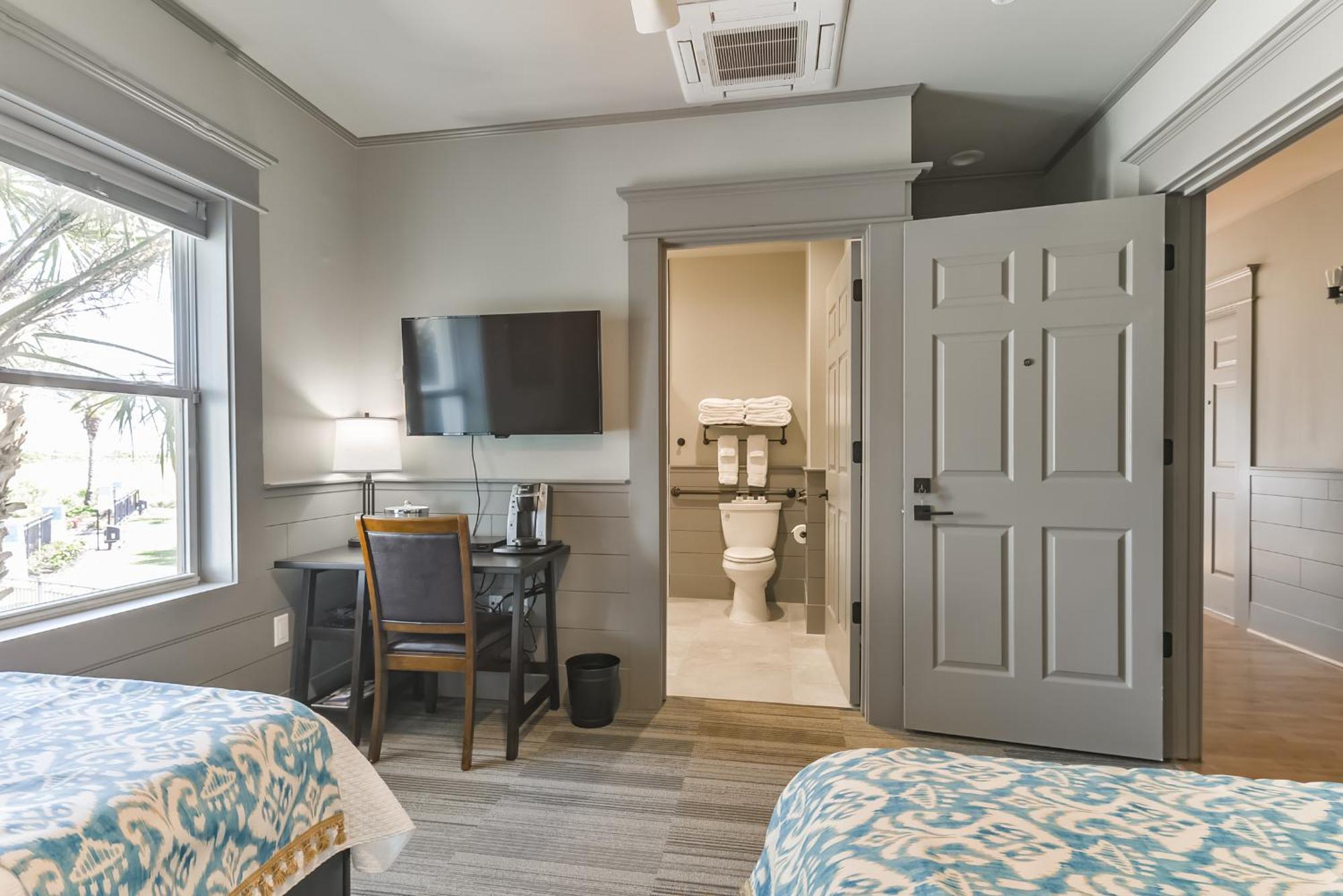 Harborwalk Lodge Hitchcock Екстер'єр фото