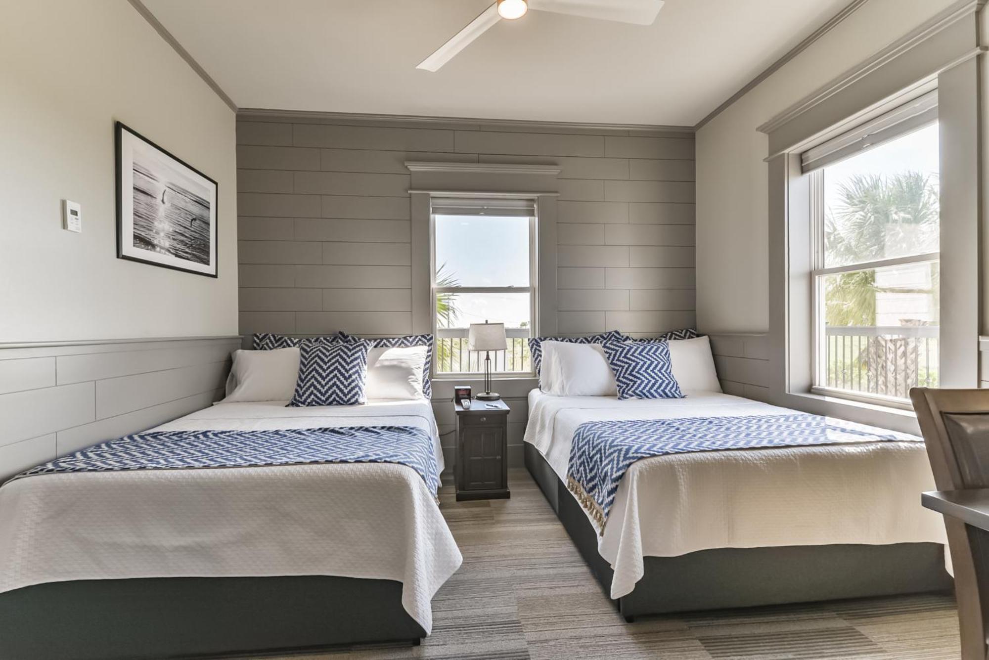 Harborwalk Lodge Hitchcock Екстер'єр фото