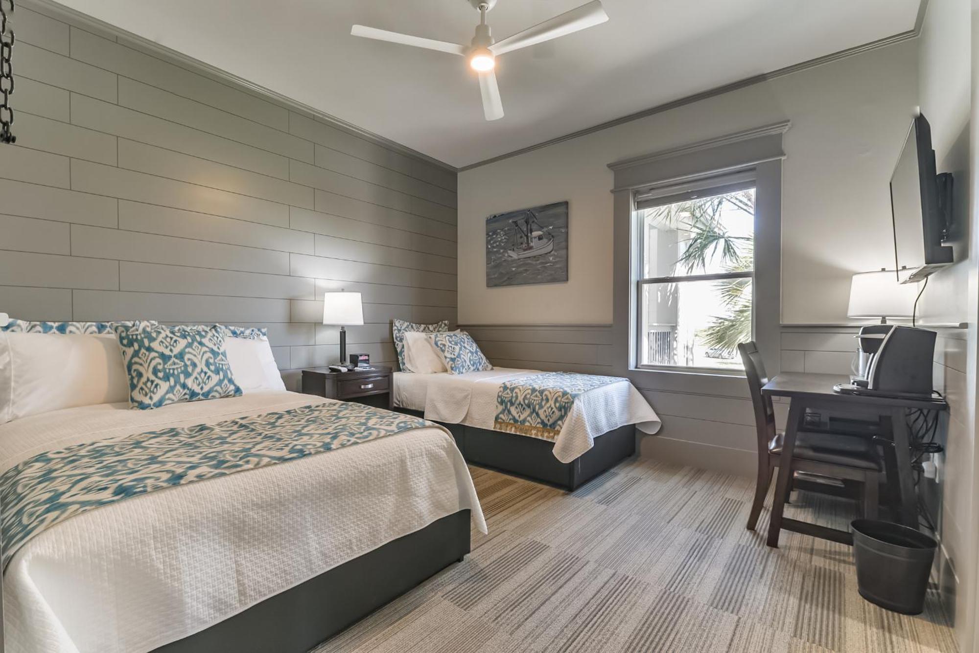 Harborwalk Lodge Hitchcock Екстер'єр фото