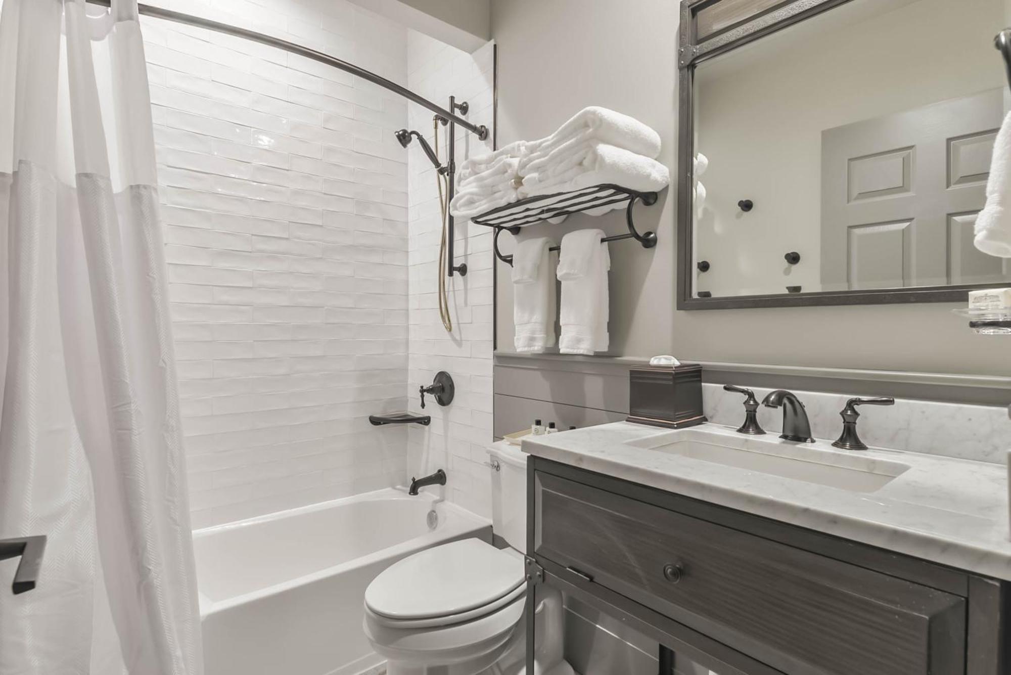 Harborwalk Lodge Hitchcock Екстер'єр фото